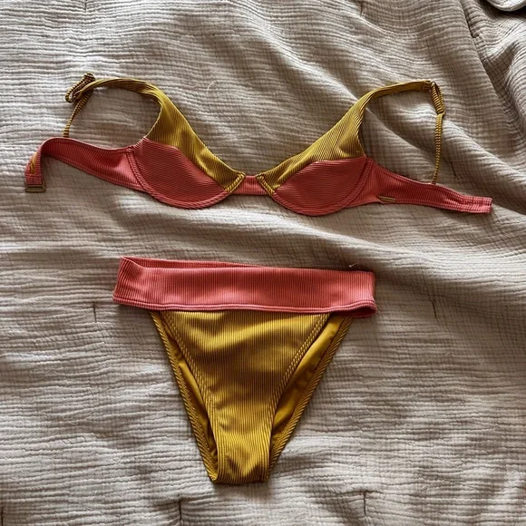 Billabong Hi Life Aruba Bikini - Picture 5 of 6